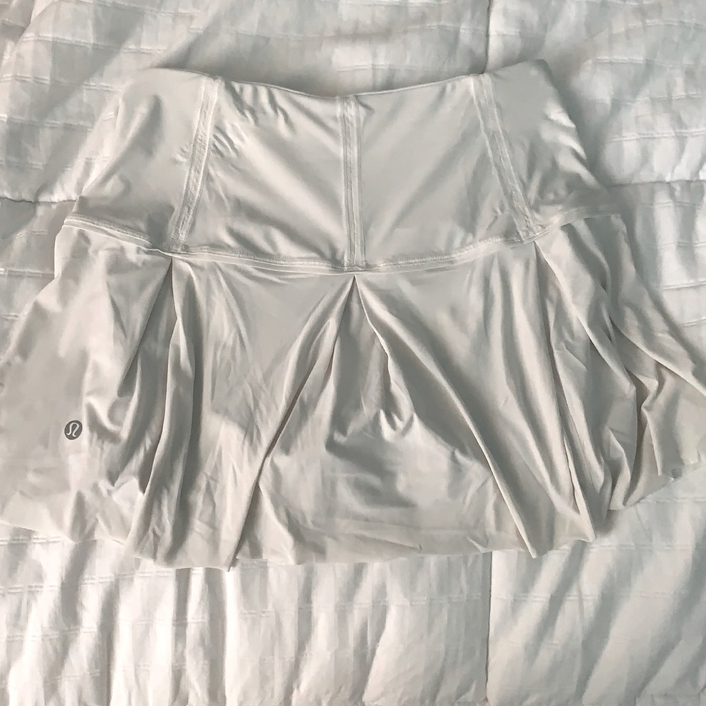 Women’s white Lululemon tennis skirt